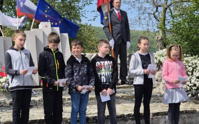 Učenci PŠ Vreme nastopili na zaključku pohoda ob Kurirčkovi poti